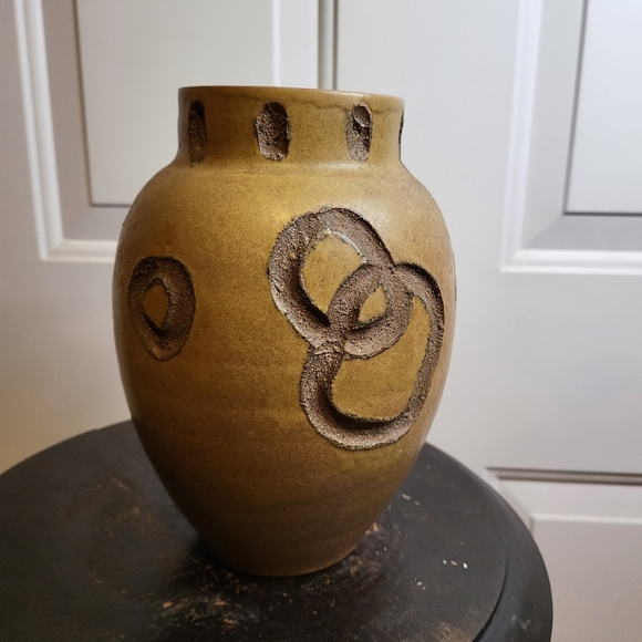 Toyo Medium Vase #1 Ikebana Vessel Umber Sienna Glaze with Granular Grog Incised - Picture 3 of 15